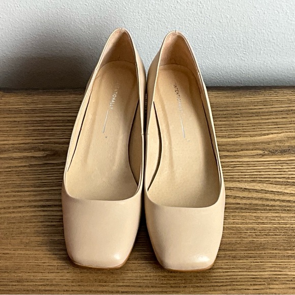 Intentionally Blank Tristi Beige Leather Pumps, New in Box - Picture 3 of 7